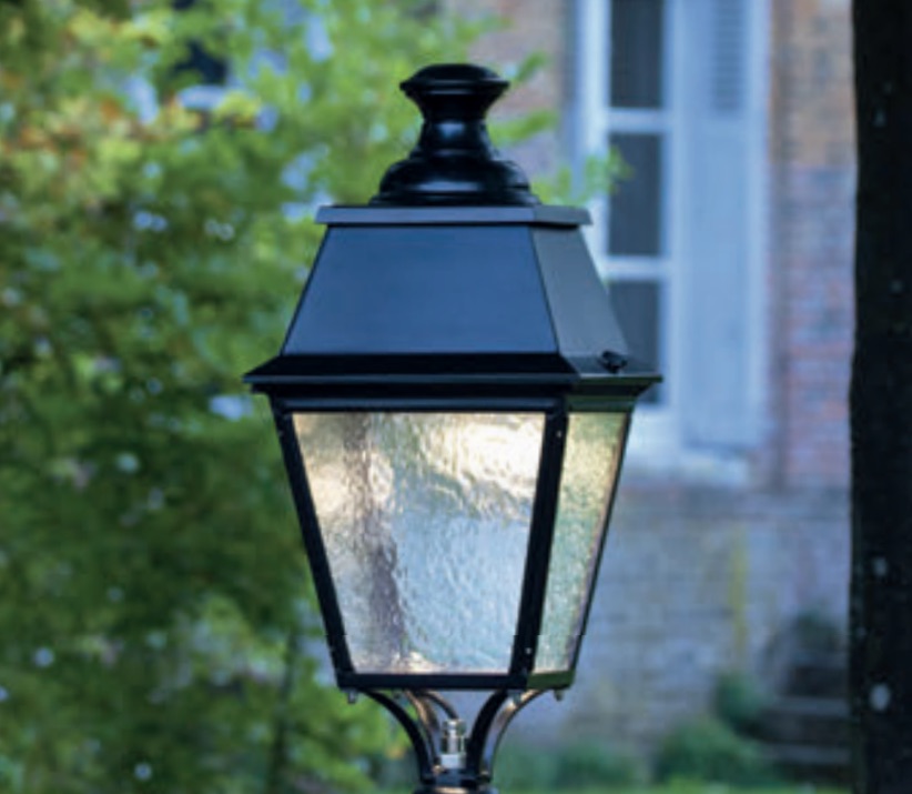 Elegant LED Outdoor Wall Lantern Avenue 2 - Terra Lumi