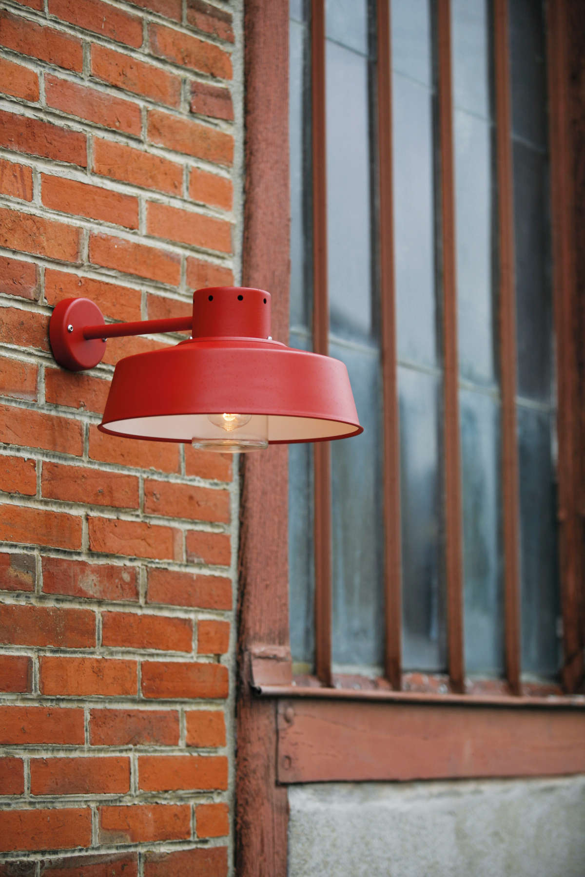 wall lamp red